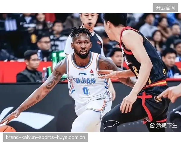 CBA赛场的激情爆发：杰曼与布莱克尼撞胸庆祝的传奇瞬间